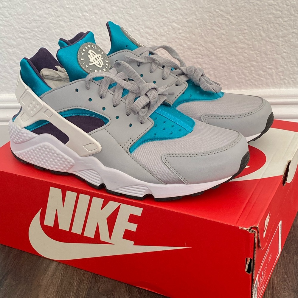 Nike air HUARACHE Men’s sneakers size 11. 5 purple blue white grey new with box